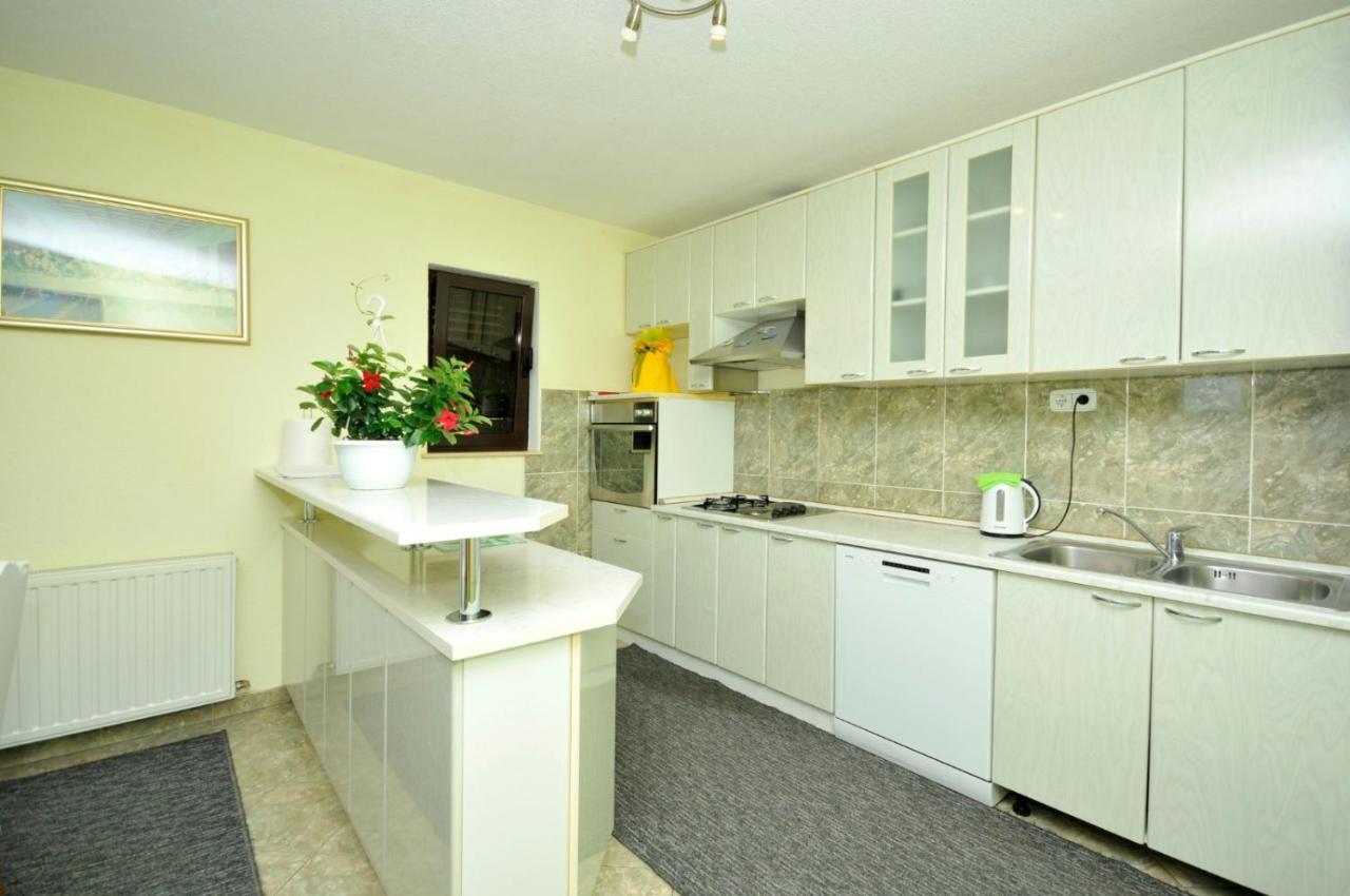Roso Apartment With Sea View 特罗吉尔 外观 照片