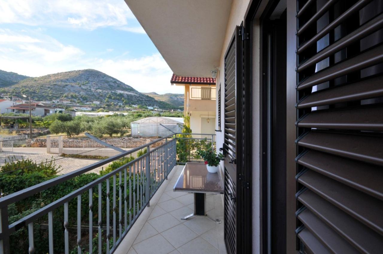 Roso Apartment With Sea View 特罗吉尔 外观 照片